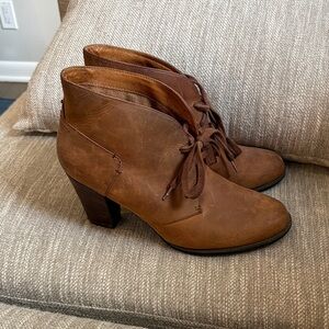 Clarks Tan Leather Lace Up Ankle Booties